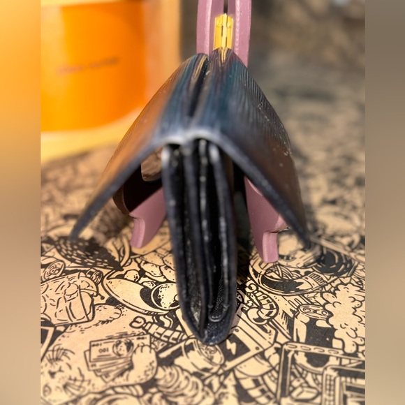 LOUIS VUITTON EPI WALLET - Picture 7 of 14